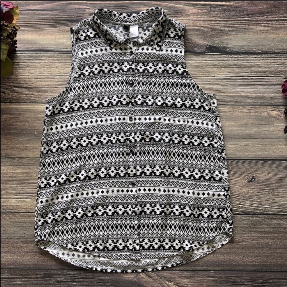 H&M Divided sleeveless tribal aztec button up top